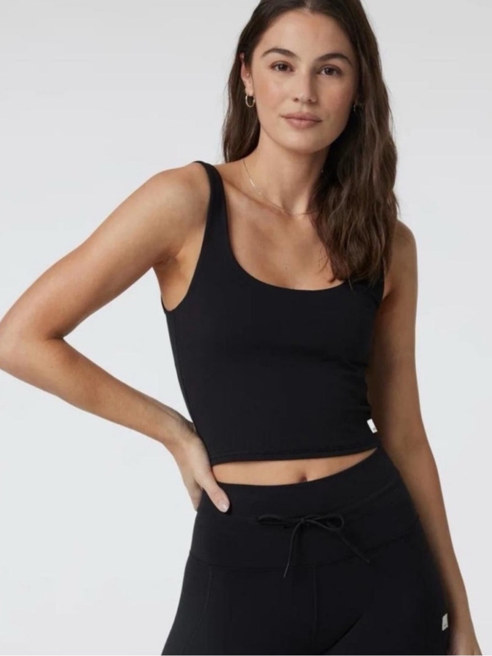 Vuori Daily Crop in Black Medium